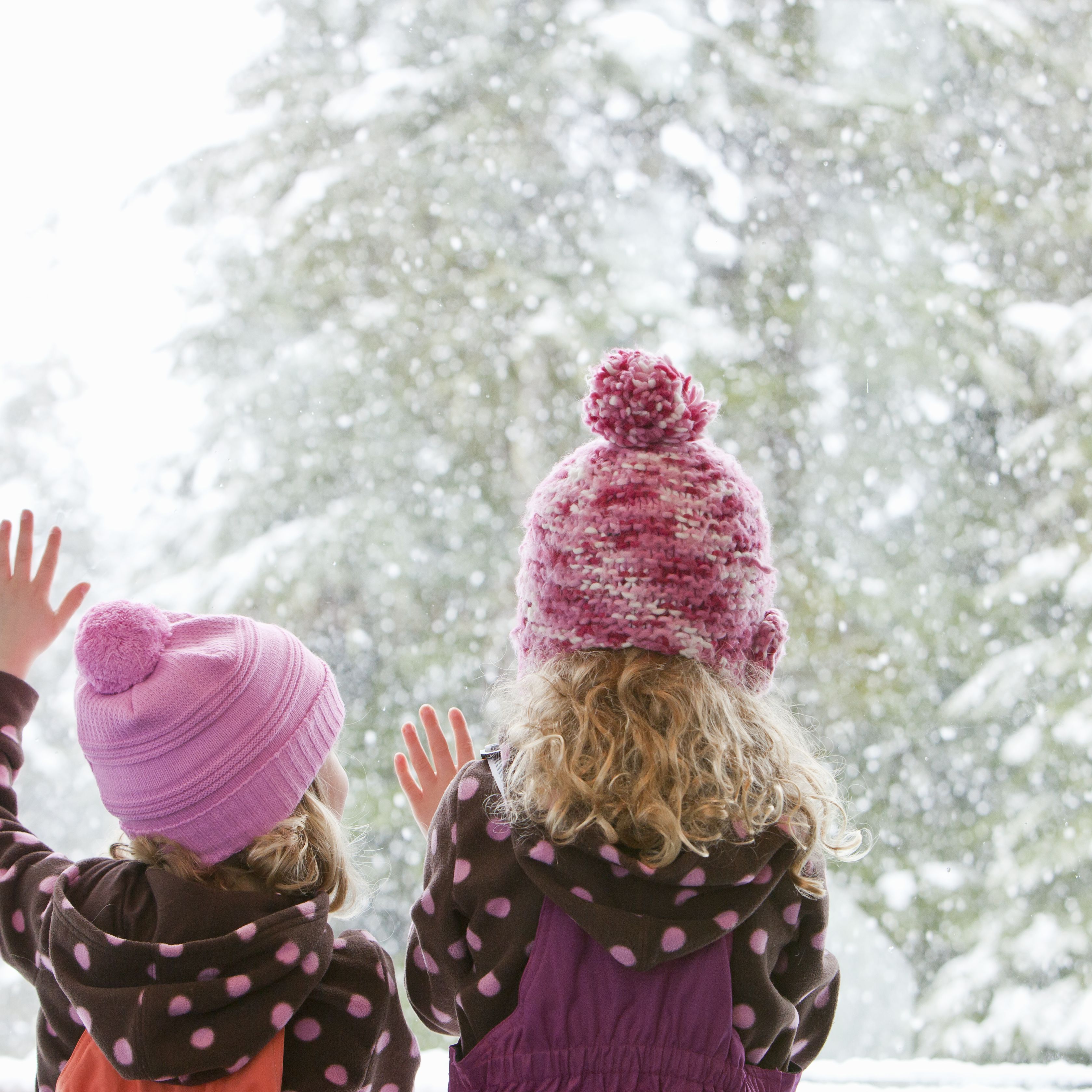 young-children-looking-snowfall
